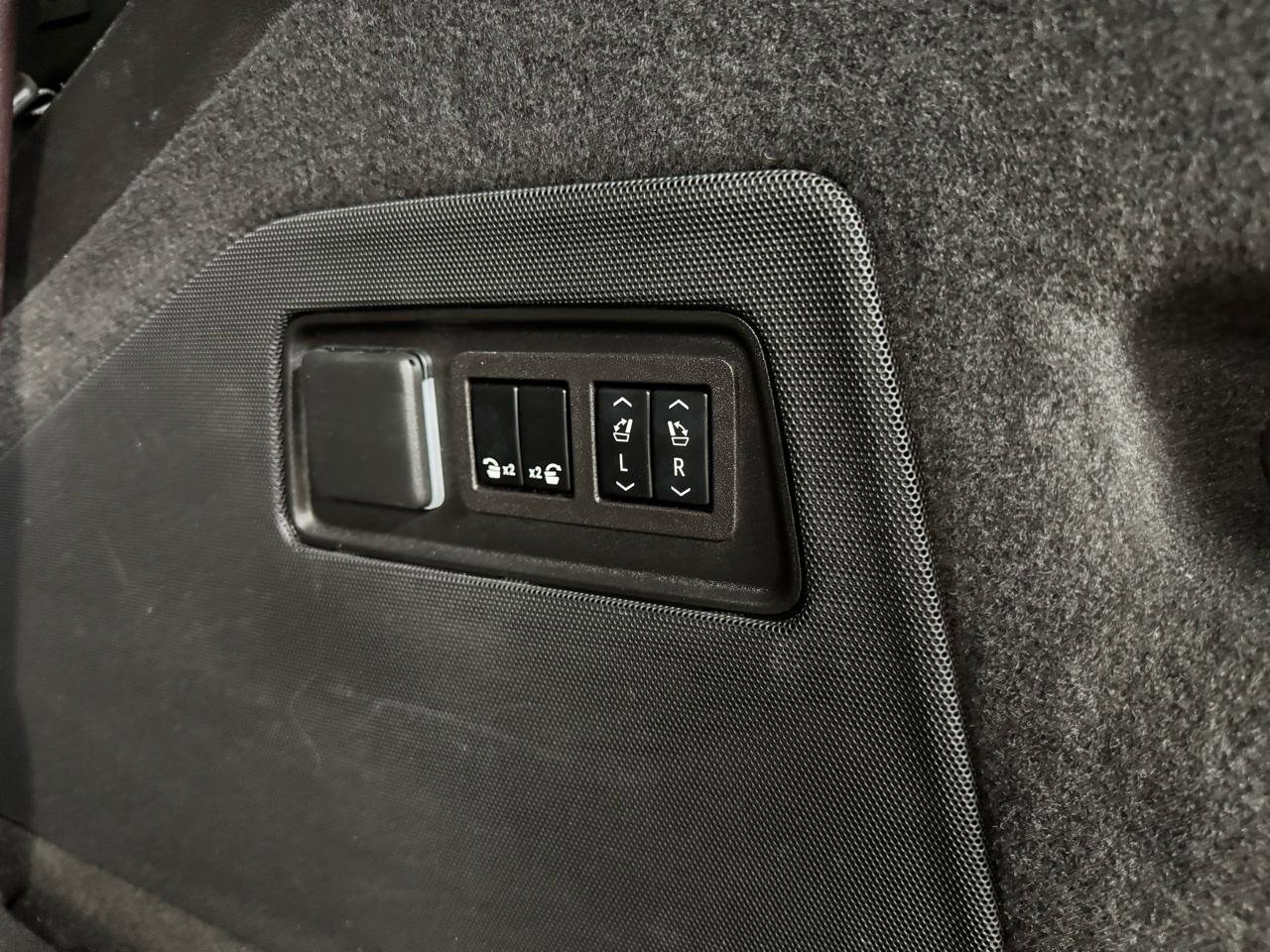 Used 2023 Cadillac Escalade Sport Platinum AWD/4WD image 42