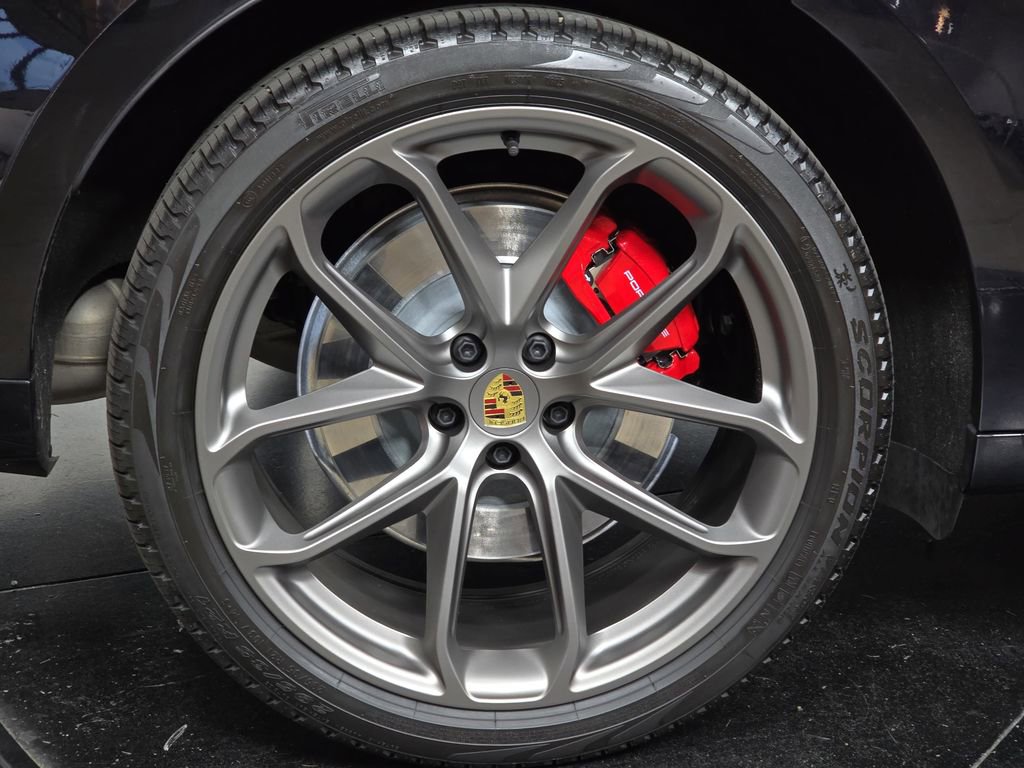 Certified 2025 Porsche Macan GTS image 29