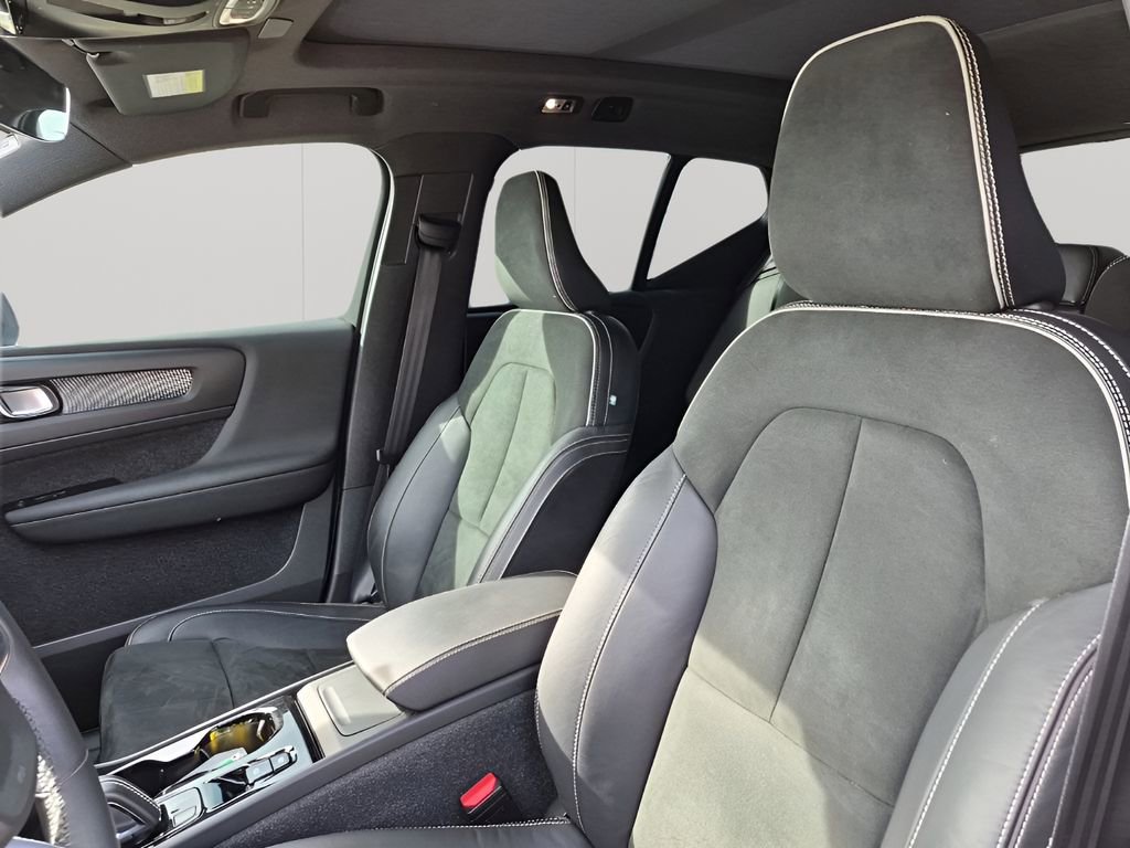 Used 2022 Volvo XC40 T5 R-Design w/ Advanced Package AWD/4WD image 30