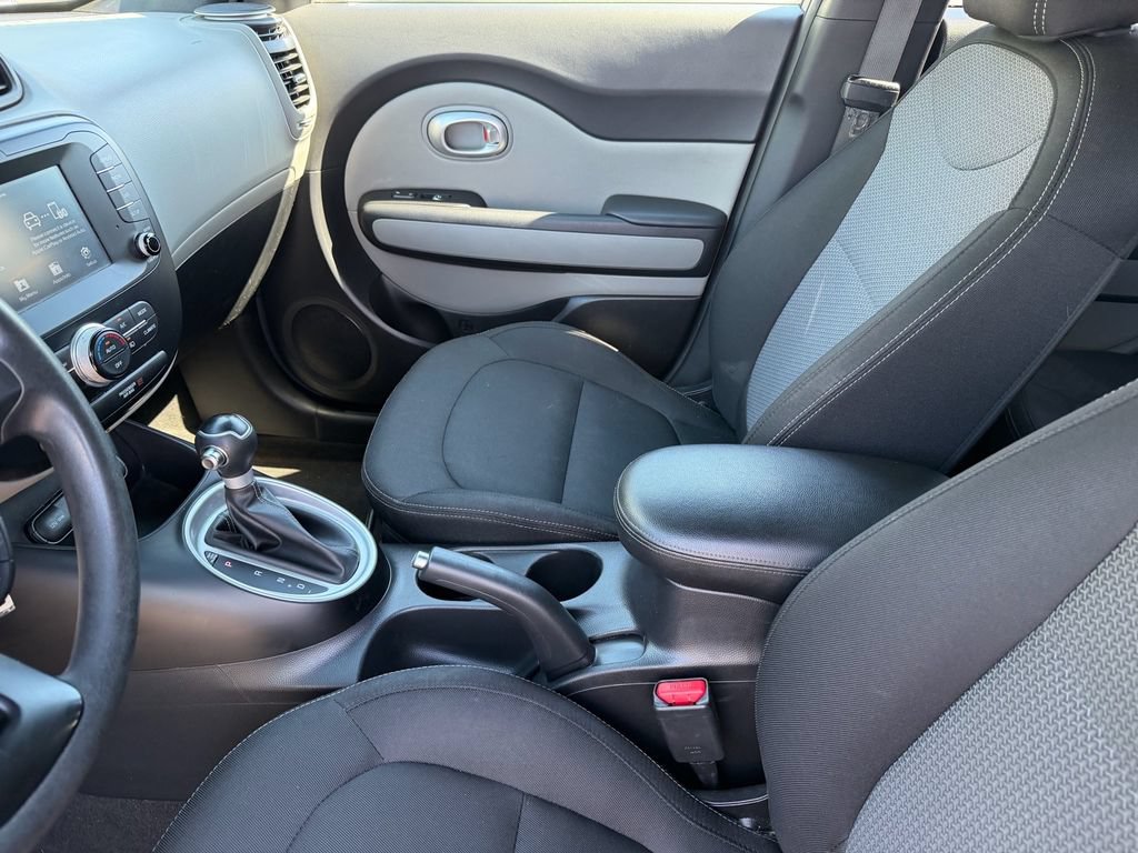 Used 2018 Kia Soul + FWD image 12