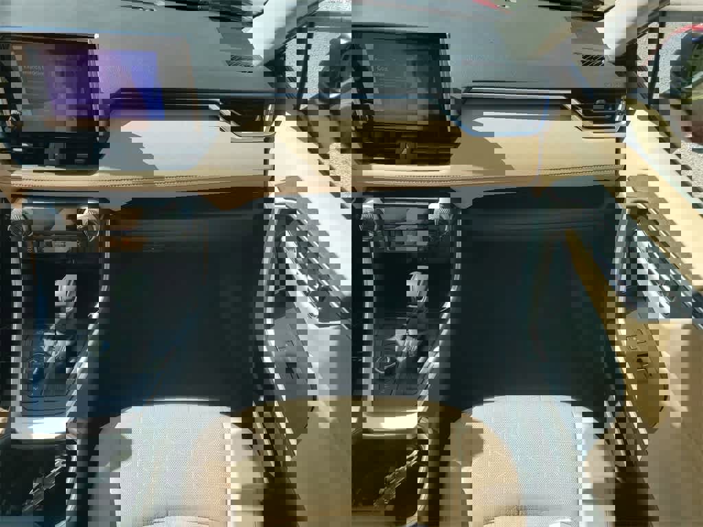 Used 2025 Toyota RAV4 XLE w/ Convenience Package image 14