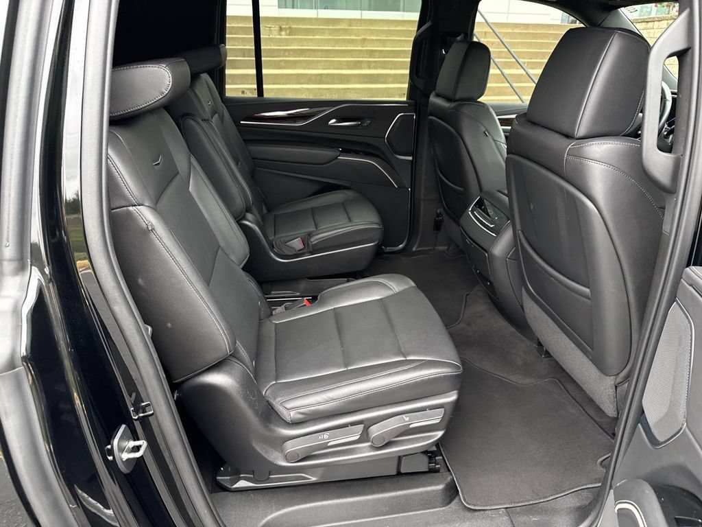 Used 2023 Cadillac Escalade ESV Luxury RWD image 11