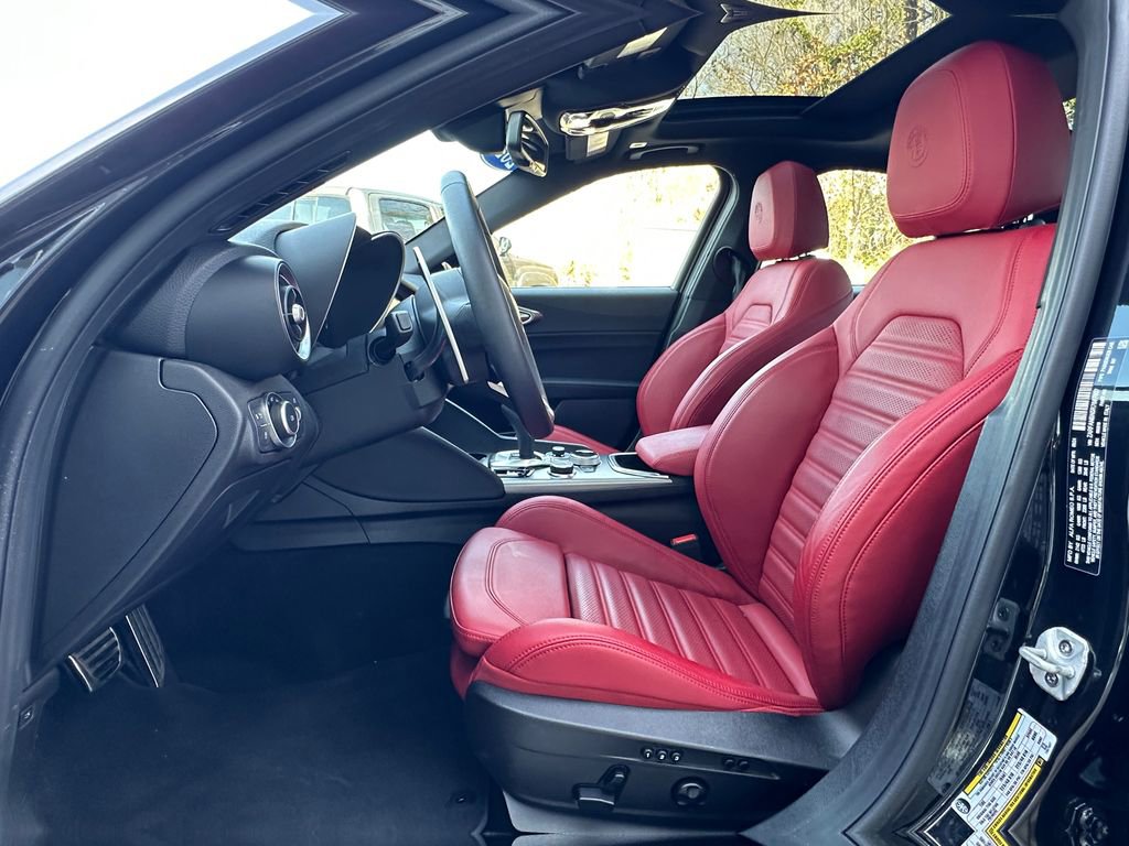 Used 2024 Alfa Romeo Giulia Veloce image 9