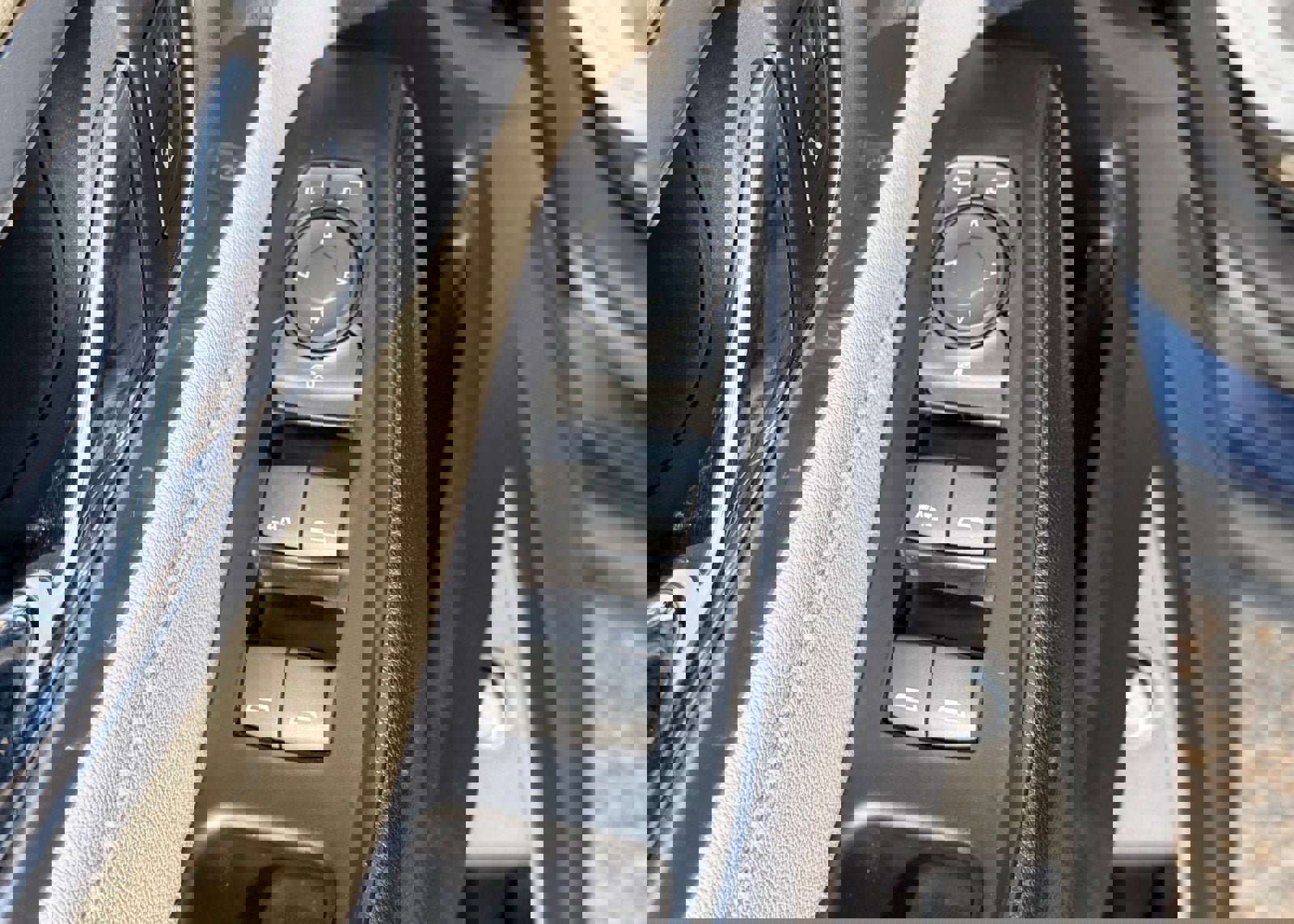 Used 2023 Chevrolet Traverse LT image 27