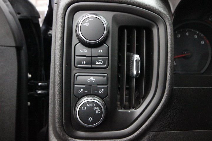 Used 2020 Chevrolet Silverado 1500 Custom w/ Custom Value Package image 14