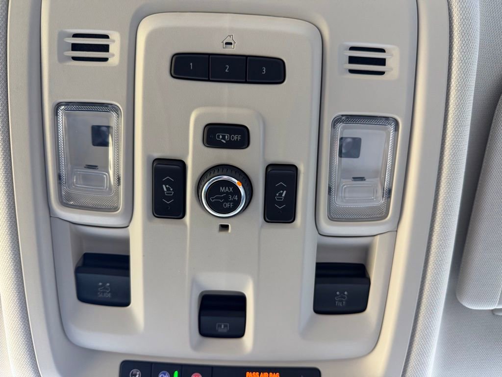 Used 2023 GMC Yukon XL Denali image 32