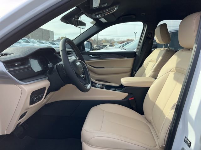 New 2025 Jeep Grand Cherokee Limited image 9