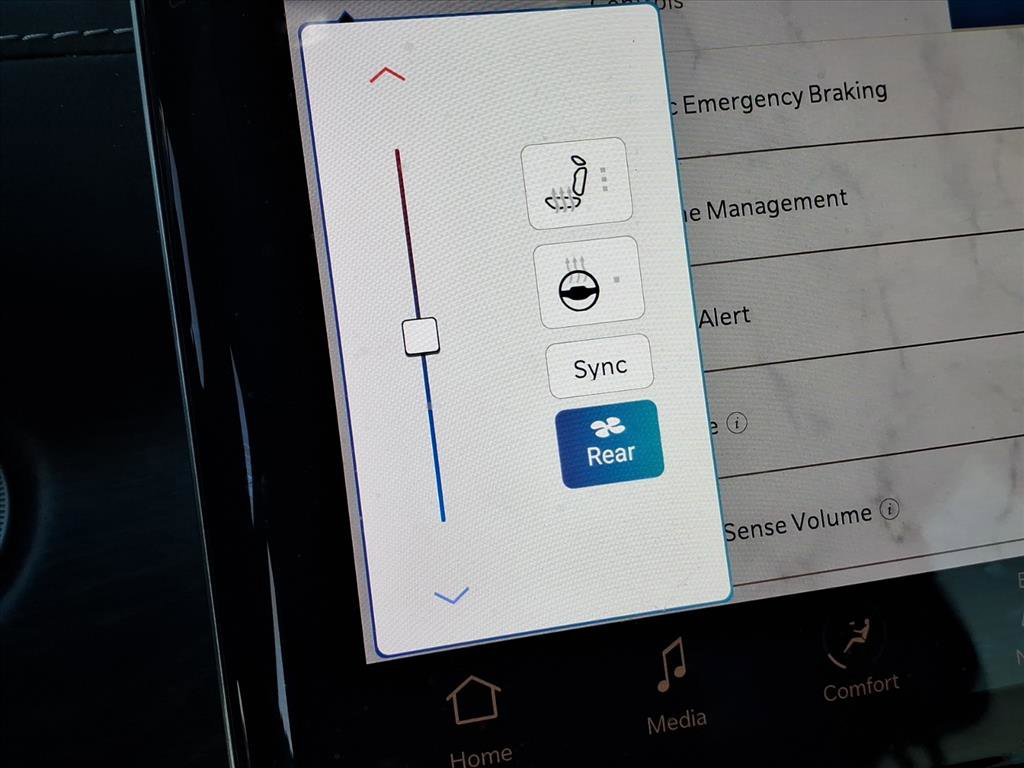 Used 2023 Jeep Grand Cherokee L Limited w/ Black Appearance Package image 9