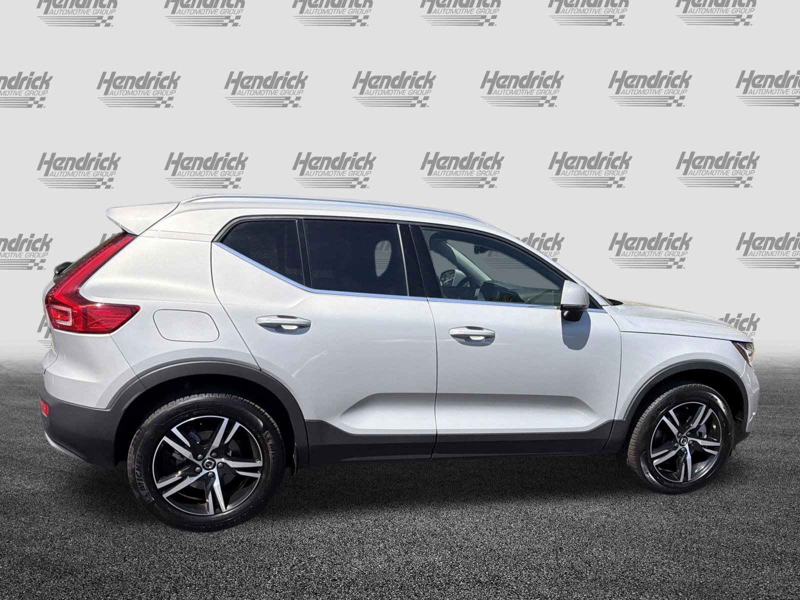 Certified 2025 Volvo XC40 B5 Core image 11