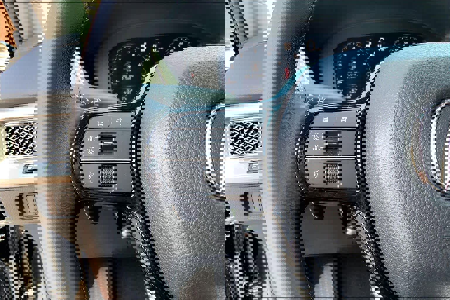 Used 2025 Acura Integra FWD image 23