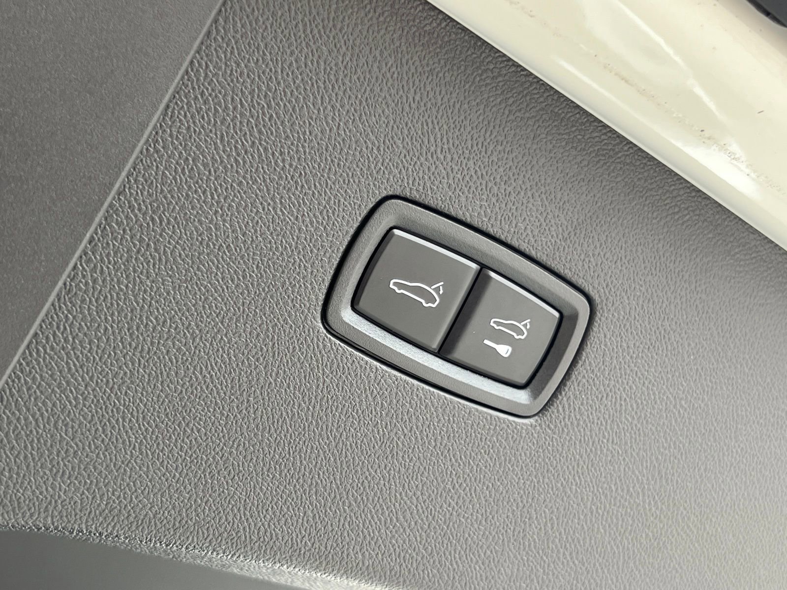 Certified 2023 Porsche Cayenne Platinum Edition image 20