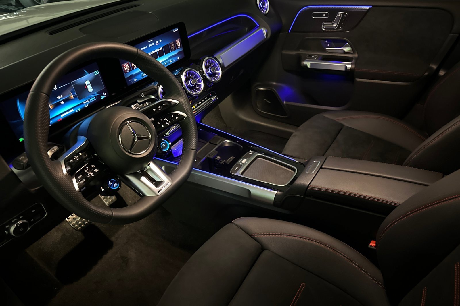 New 2026 Mercedes-Benz GLB 35 AMG 4MATIC image 9