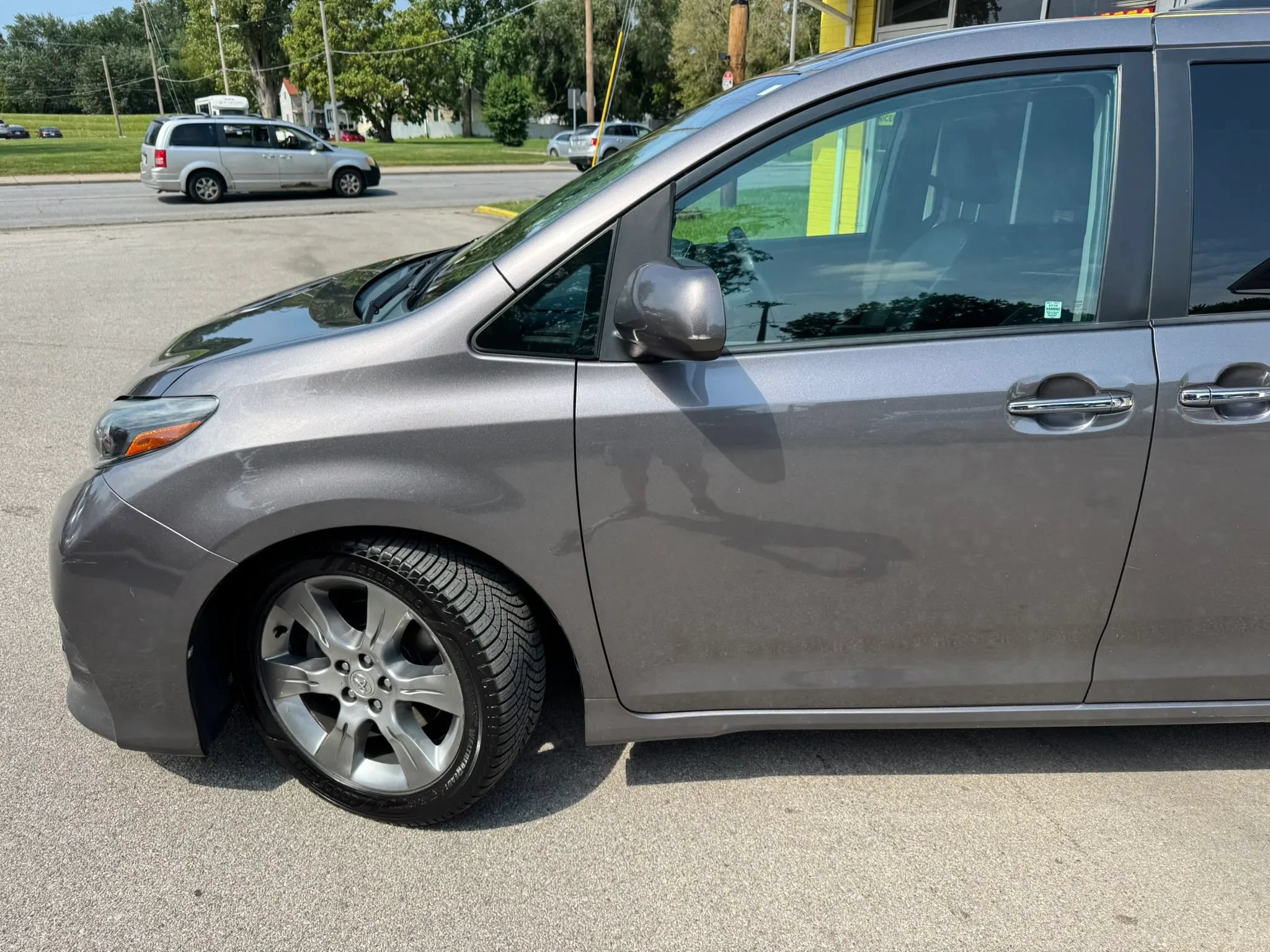 Used 2015 Toyota Sienna SE w/ SE Preferred Package FWD image 4