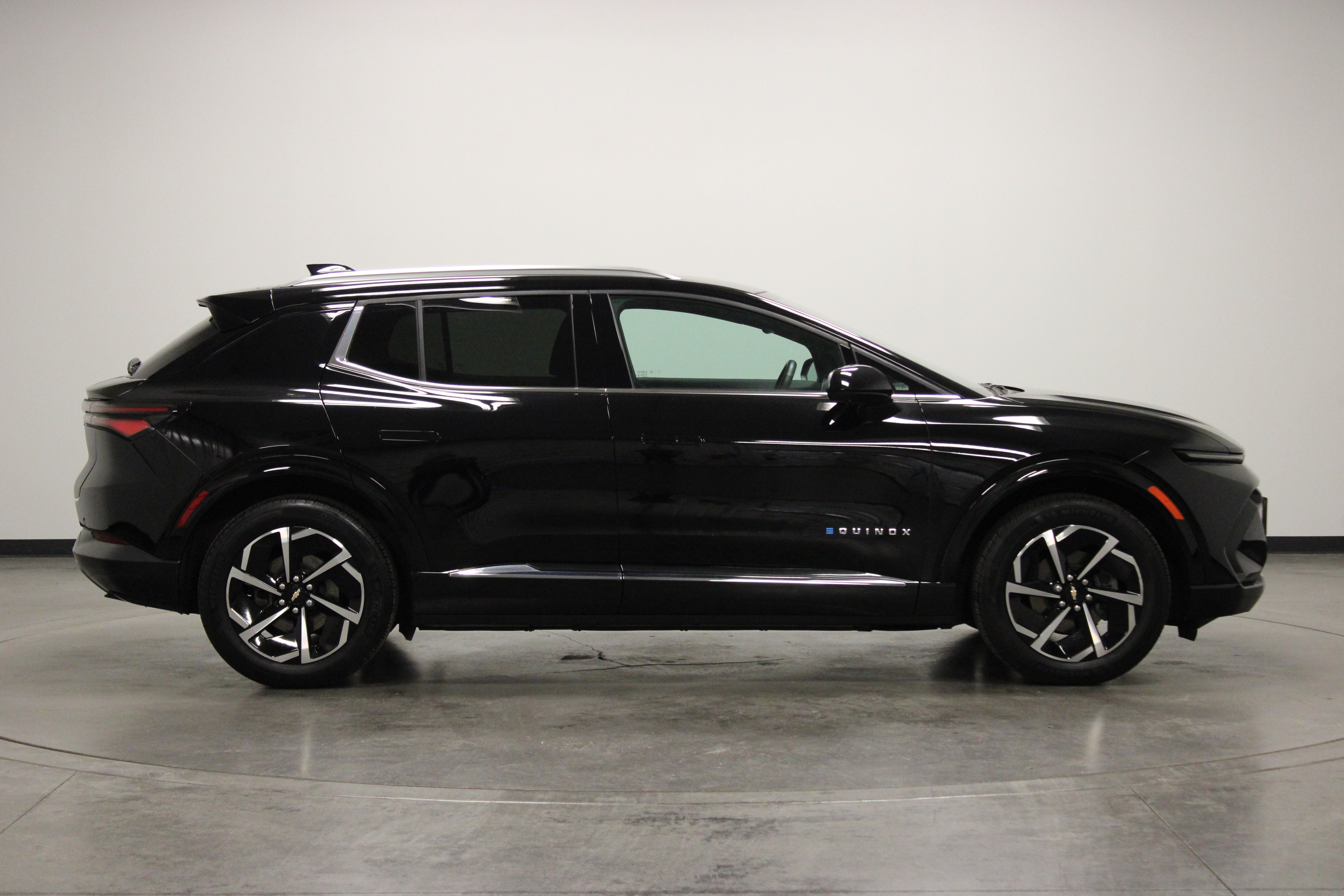 Used 2024 Chevrolet Equinox EV LT FWD image 9