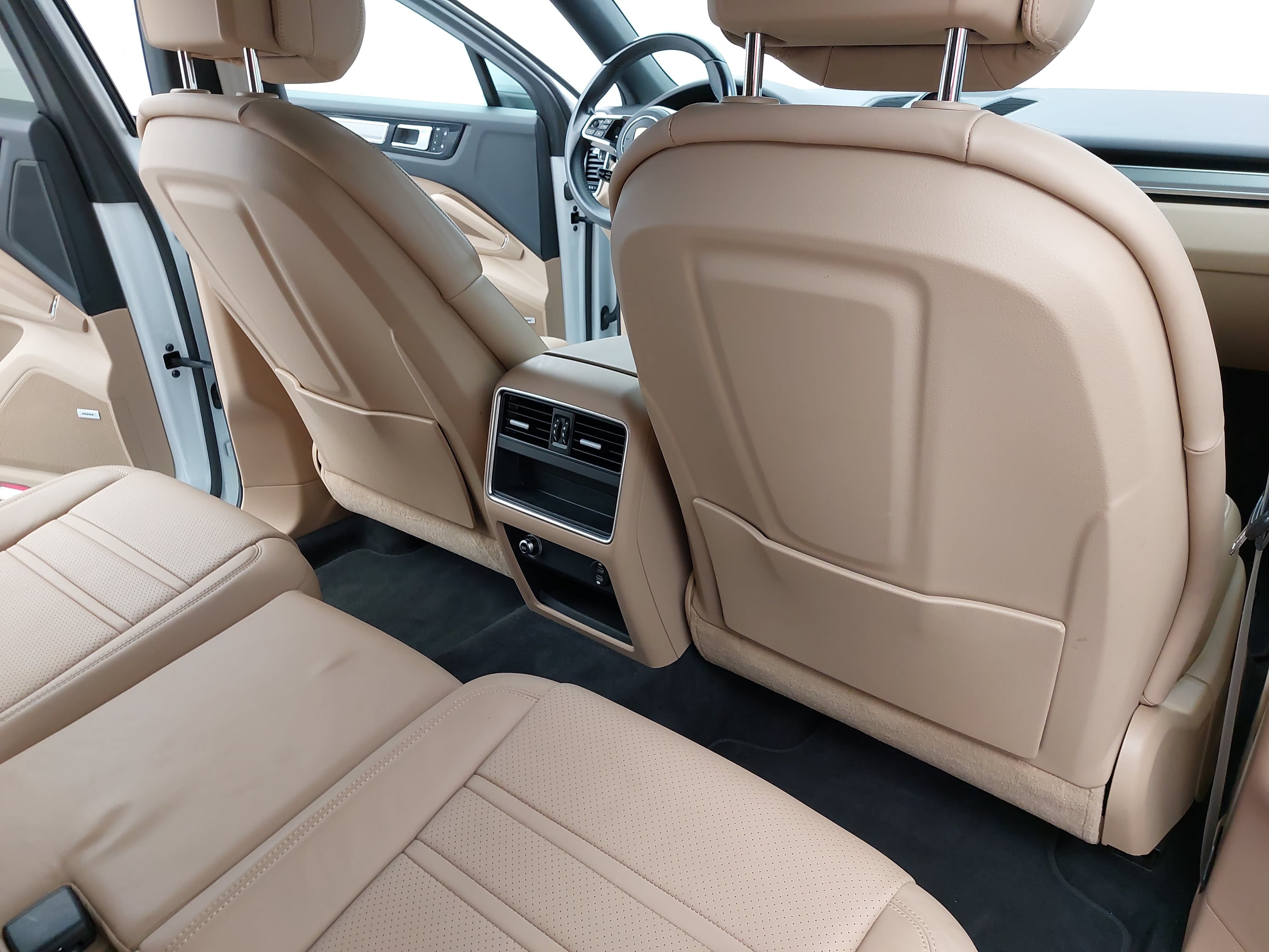Certified 2023 Porsche Cayenne Platinum Edition AWD/4WD image 13