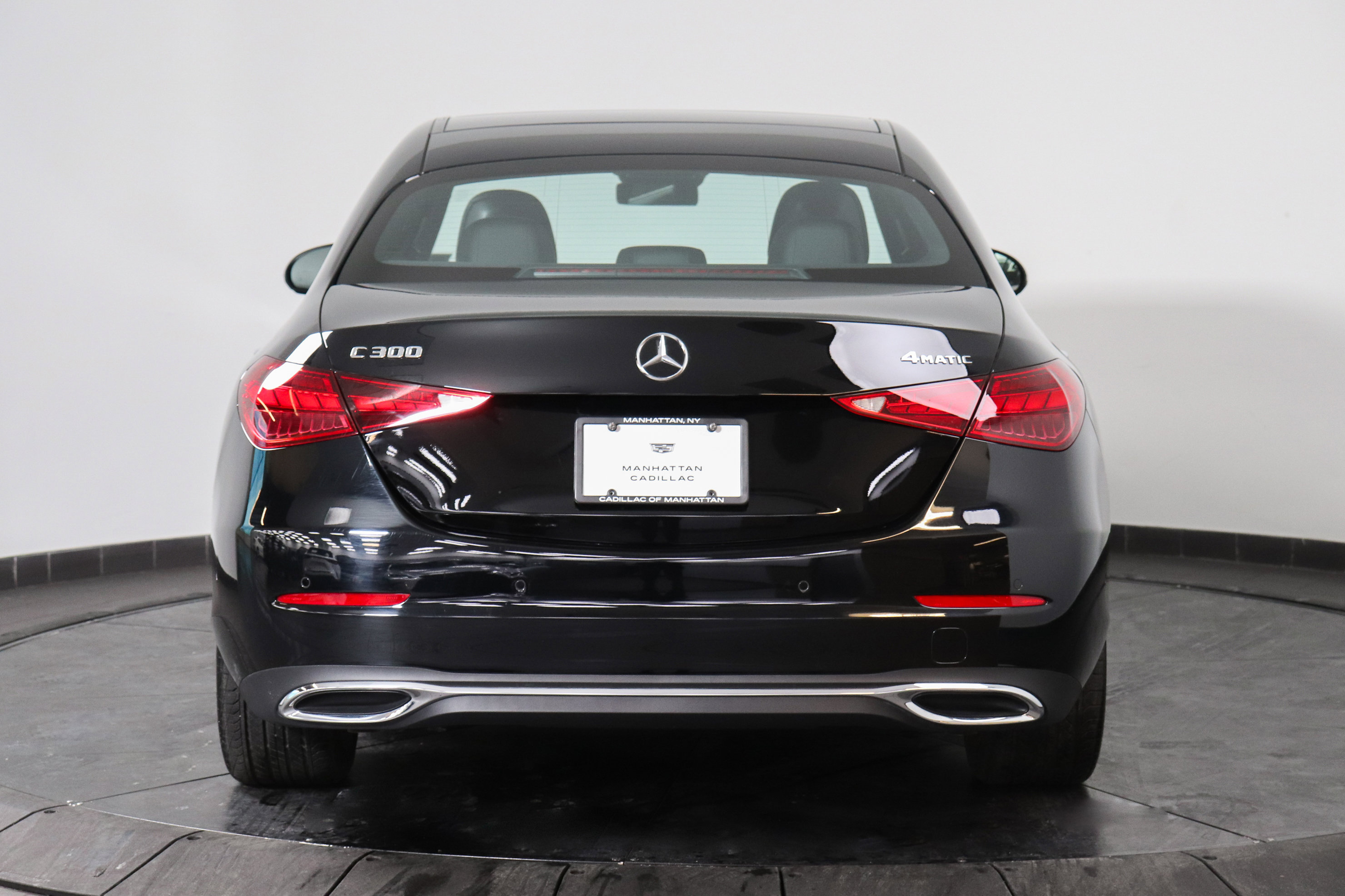 Used 2025 Mercedes-Benz C 300 4MATIC Sedan image 4