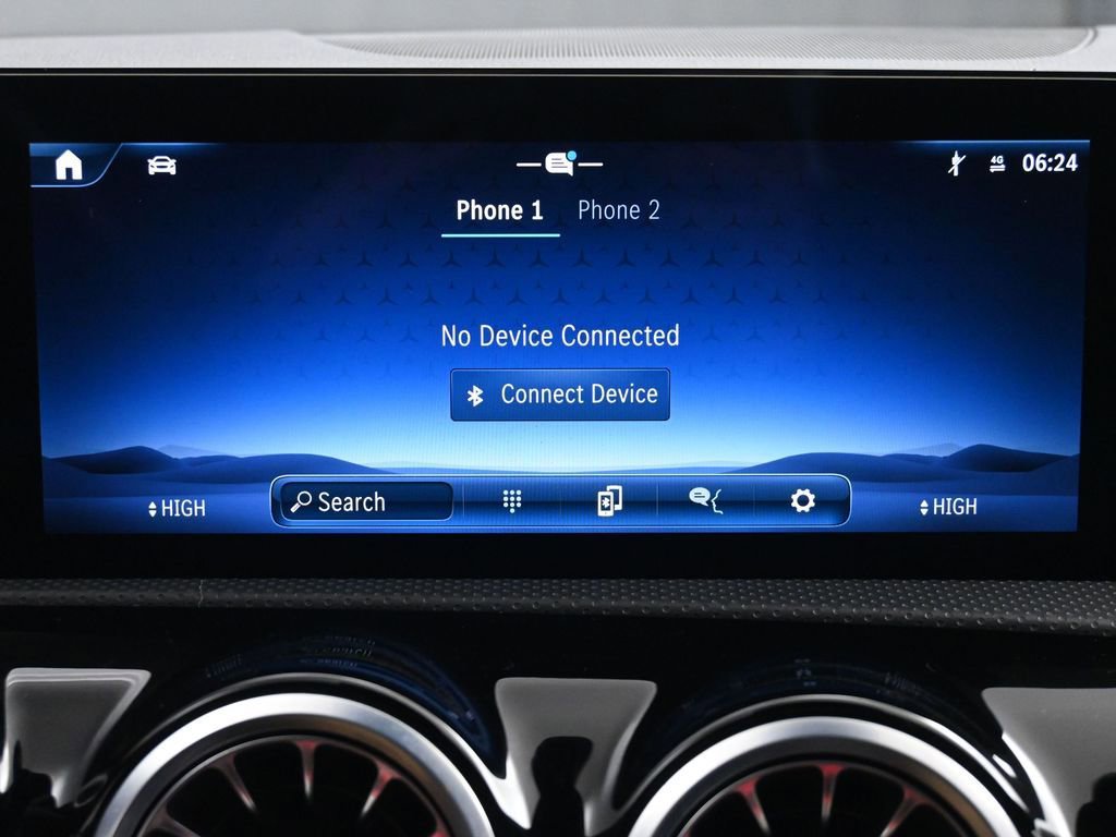 Used 2025 Mercedes-Benz CLA 250 4MATIC image 33