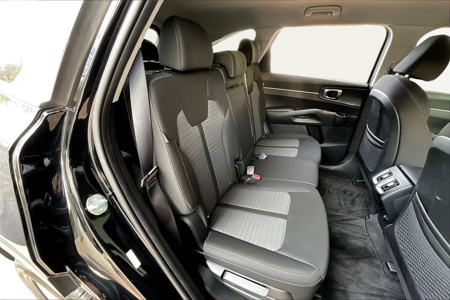 Used 2025 Kia Sorento LX image 24