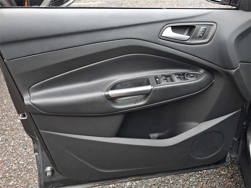 Used 2017 Ford Escape SE image 14