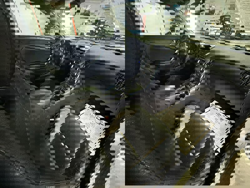 Used 2011 Hyundai Genesis 3.8 image 9