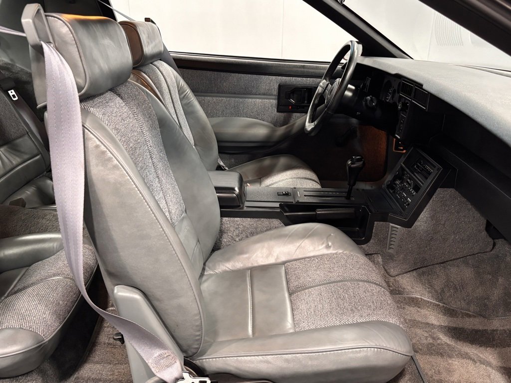 Used 1989 Chevrolet Camaro IROC-Z image 17