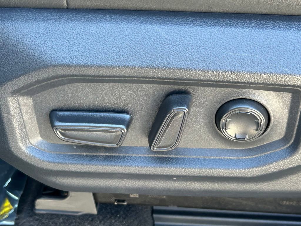 Used 2025 Toyota Tundra Platinum image 27