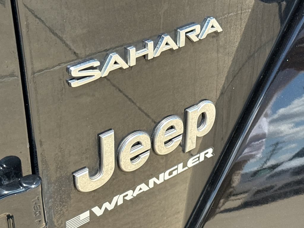 Used 2023 Jeep Wrangler Unlimited Sahara w/ Cold Weather Group AWD/4WD image 11