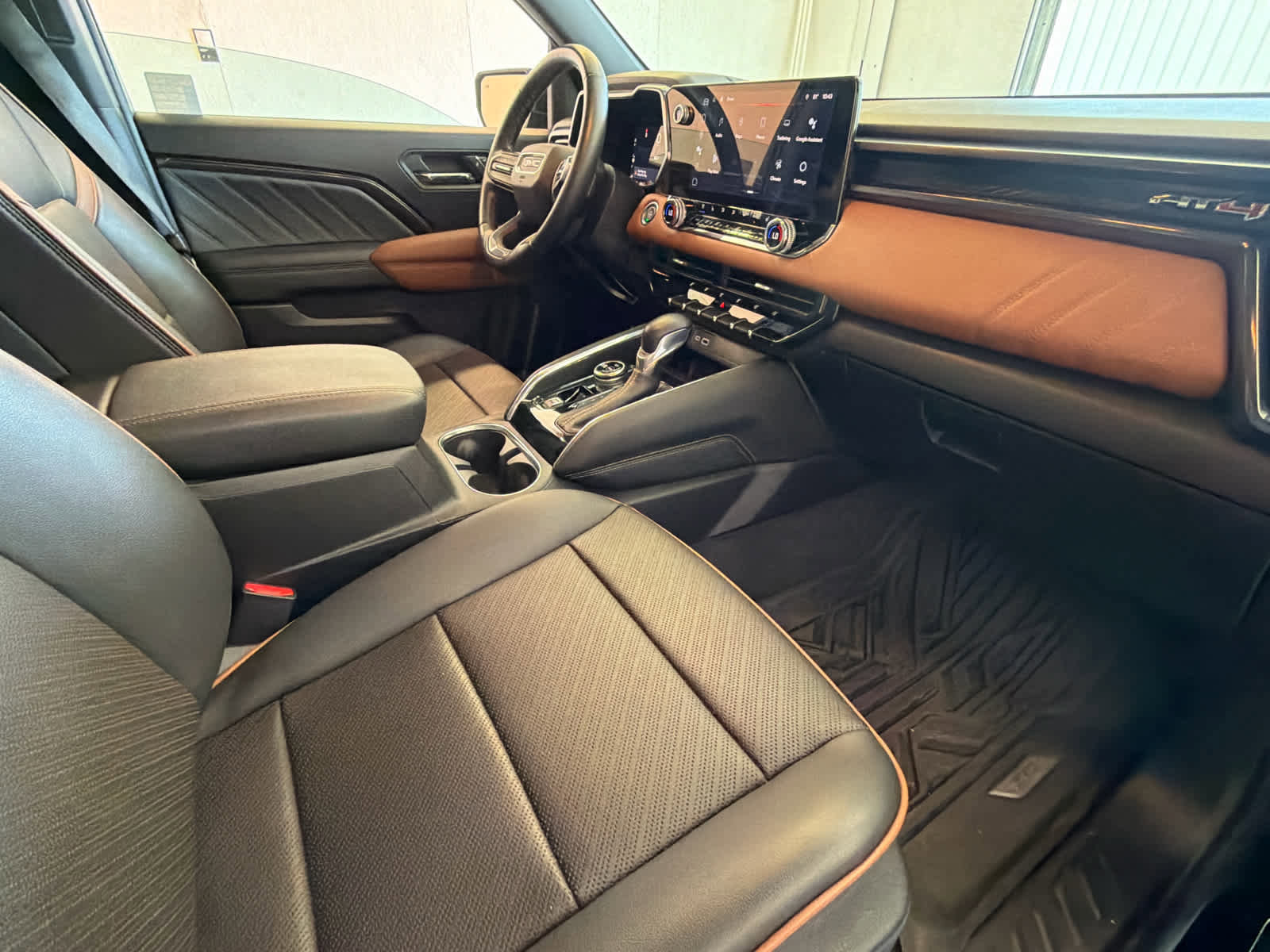 Used 2023 GMC Canyon AT4 w/ AT4 Premium Package AWD/4WD image 25