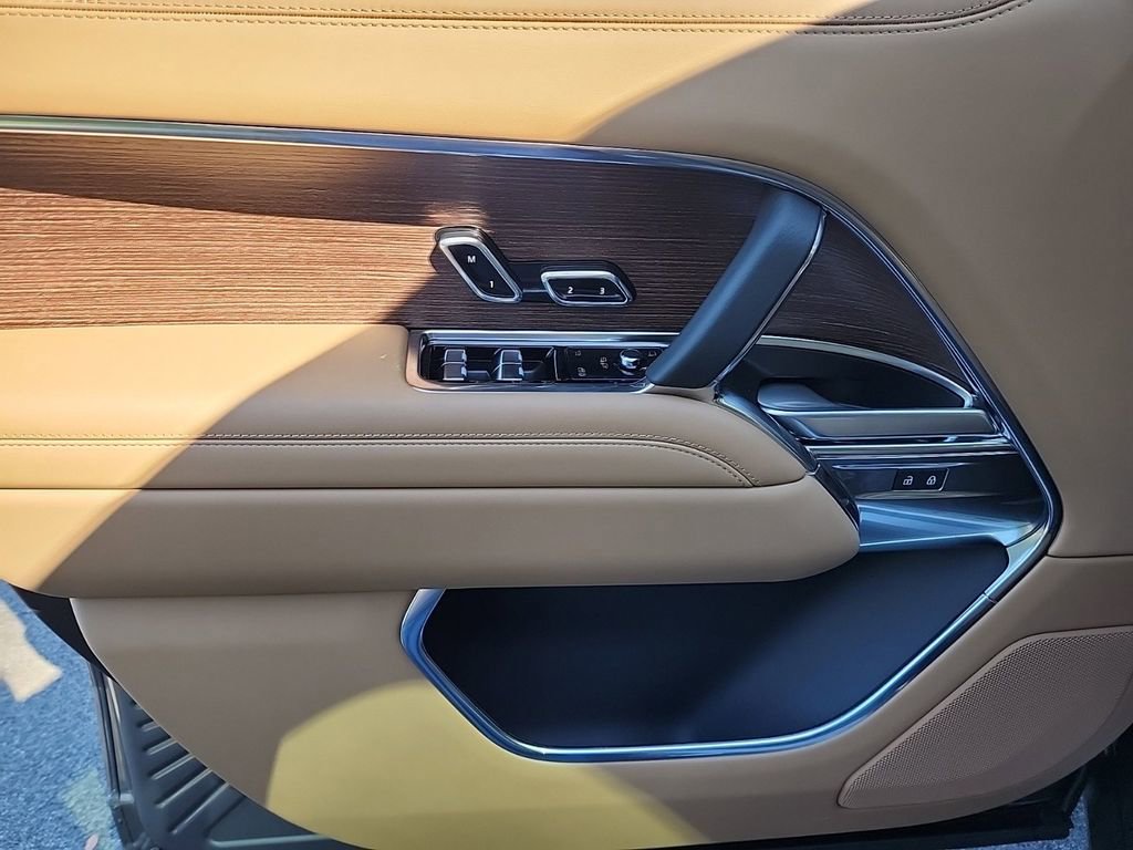 Used 2025 Land Rover Range Rover Long Wheelbase SE image 24