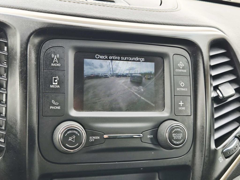 Used 2018 Jeep Cherokee Latitude image 25