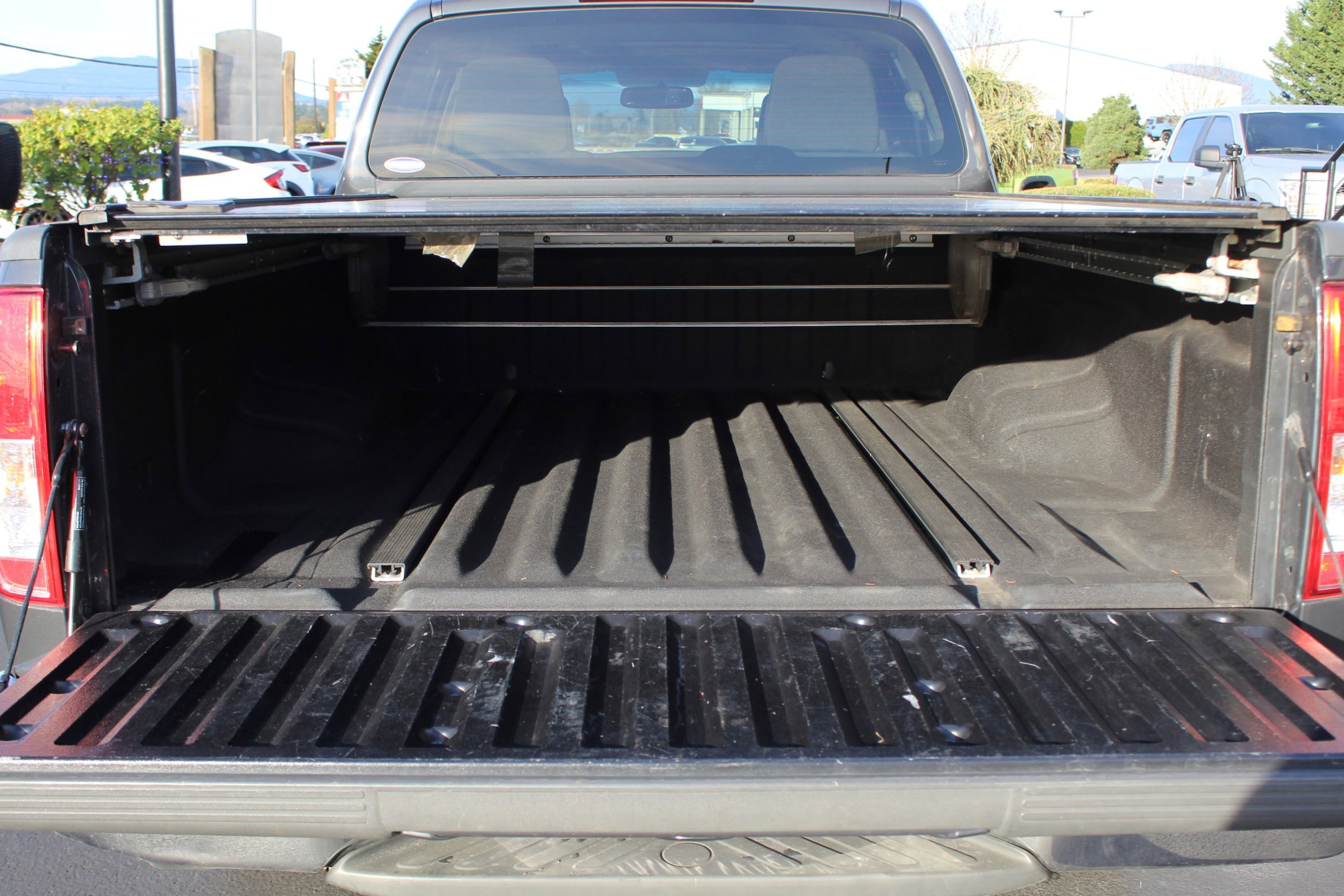 Used 2012 Nissan Frontier 4x4 Crew Cab Long Bed image 16