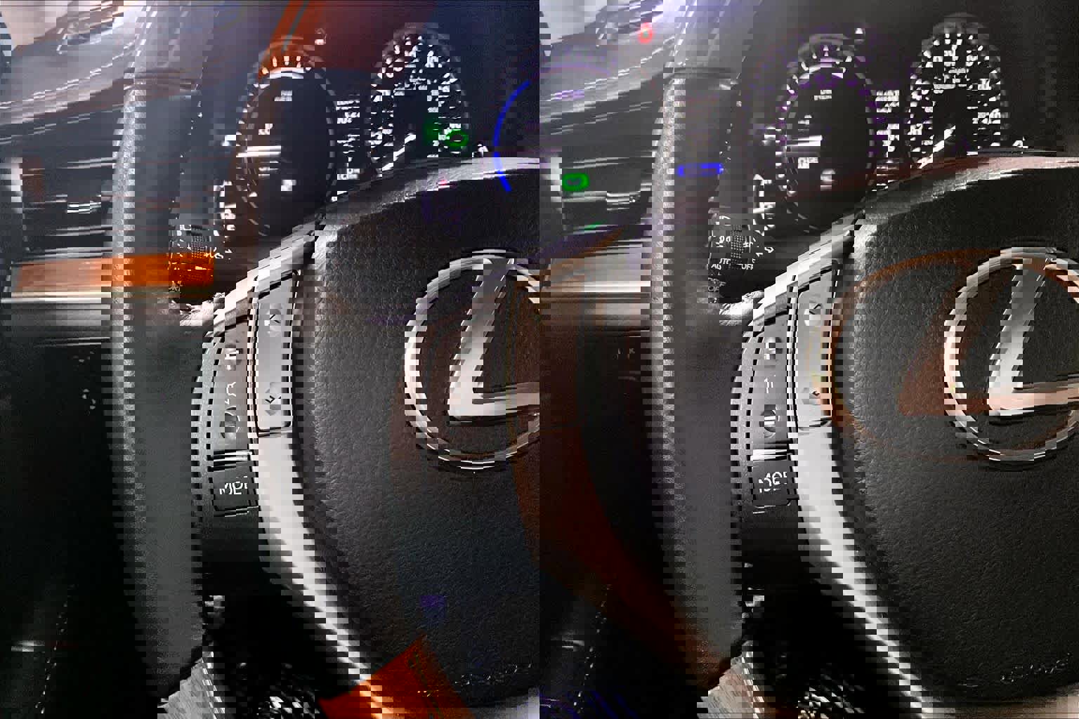 Used 2013 Lexus ES 300h w/ Luxury Pkg image 24