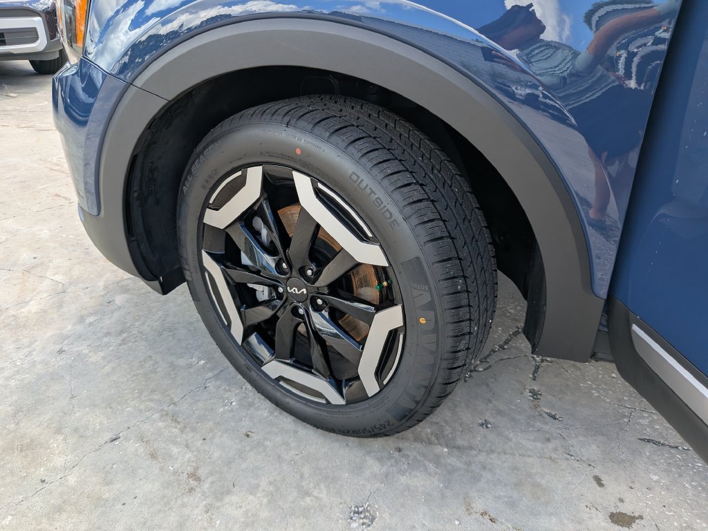 Certified 2024 Kia Telluride S w/ S Sunroof Package FWD image 37