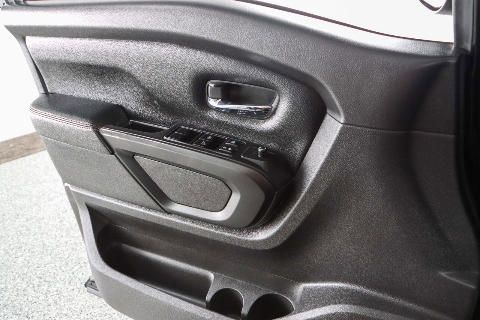 Used 2021 Nissan Titan PRO-4X w/ Pro-4x Utility Package image 24