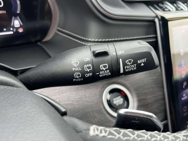 Used 2023 Jeep Grand Cherokee Limited AWD/4WD image 21