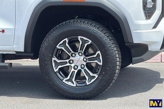 Certified 2024 GMC Canyon AT4 w/ AT4 Premium Package AWD/4WD image 35