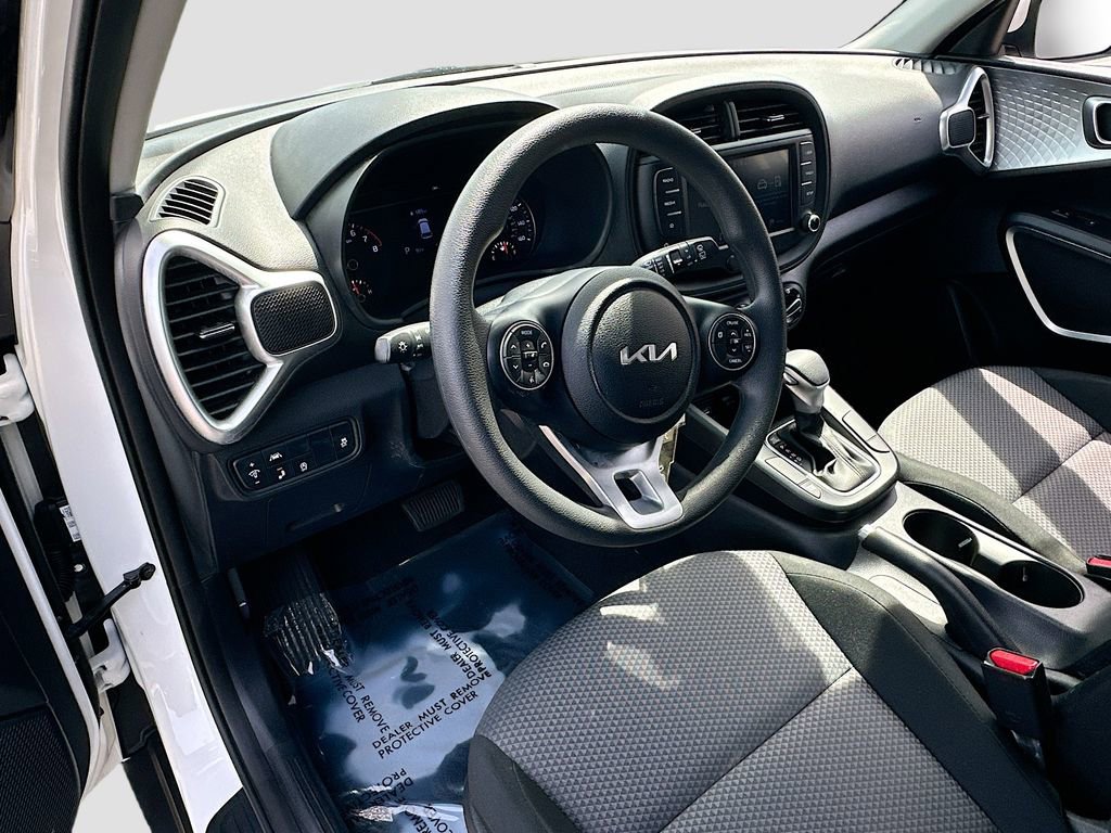 Certified 2022 Kia Soul LX w/ Technology Package FWD image 9