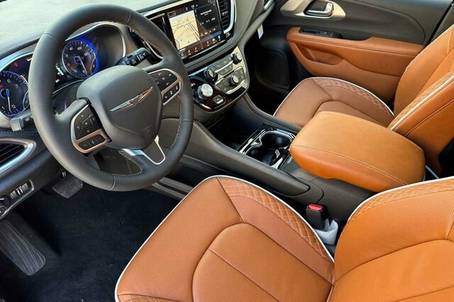 New 2026 Chrysler Pacifica Pinnacle image 7