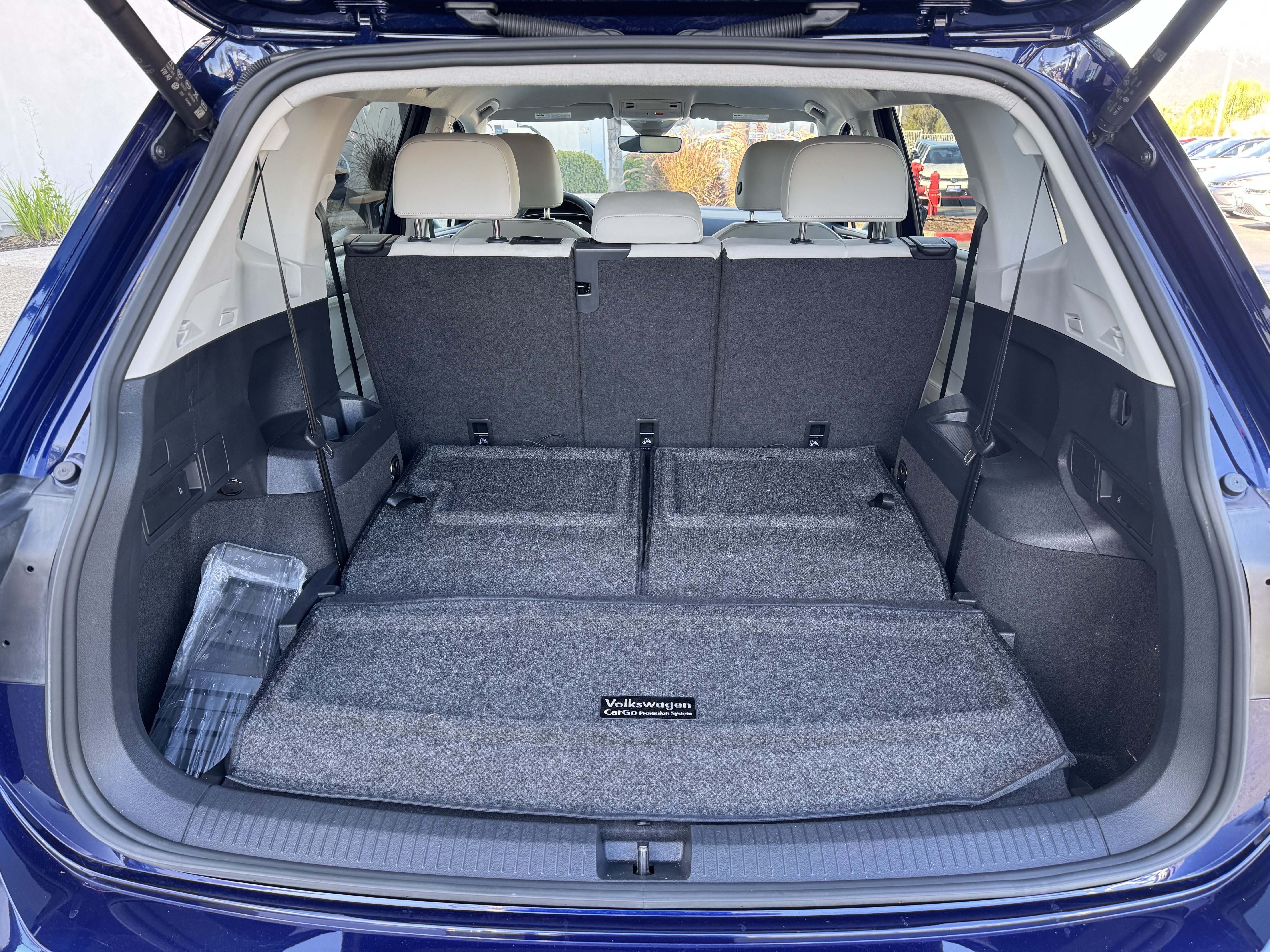 Certified 2024 Volkswagen Tiguan SE FWD image 38