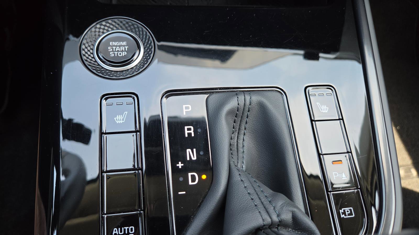 Used 2023 Kia Niro EX image 36