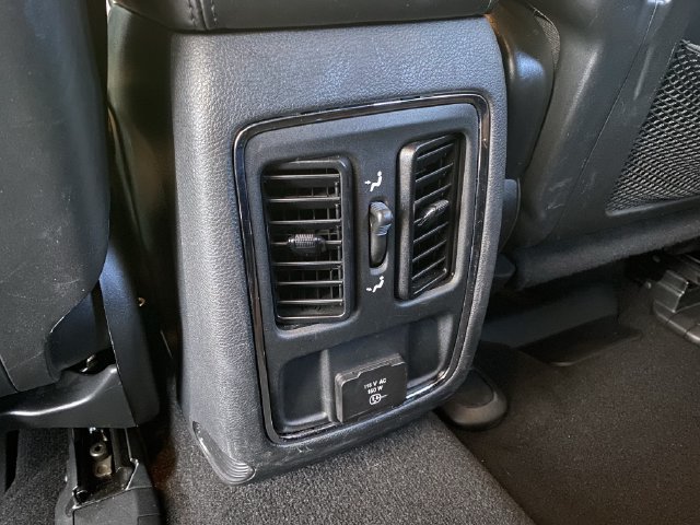 Used 2021 Jeep Grand Cherokee Laredo X AWD/4WD image 11