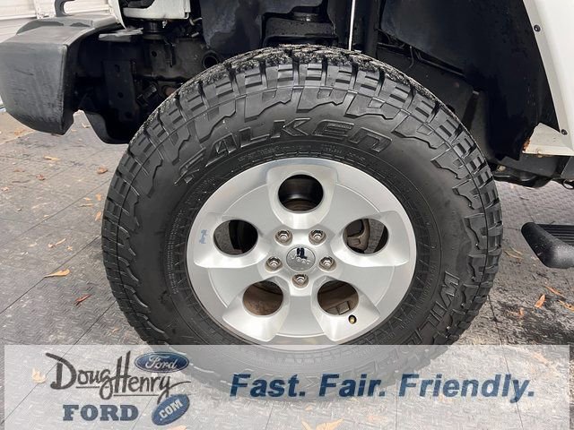 Used 2014 Jeep Wrangler Unlimited Sahara w/ Dual Top Group image 19