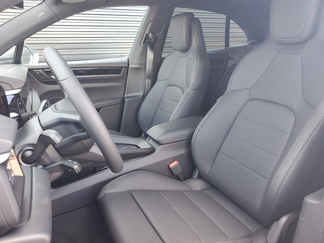 Used 2025 Porsche Macan Electric image 5