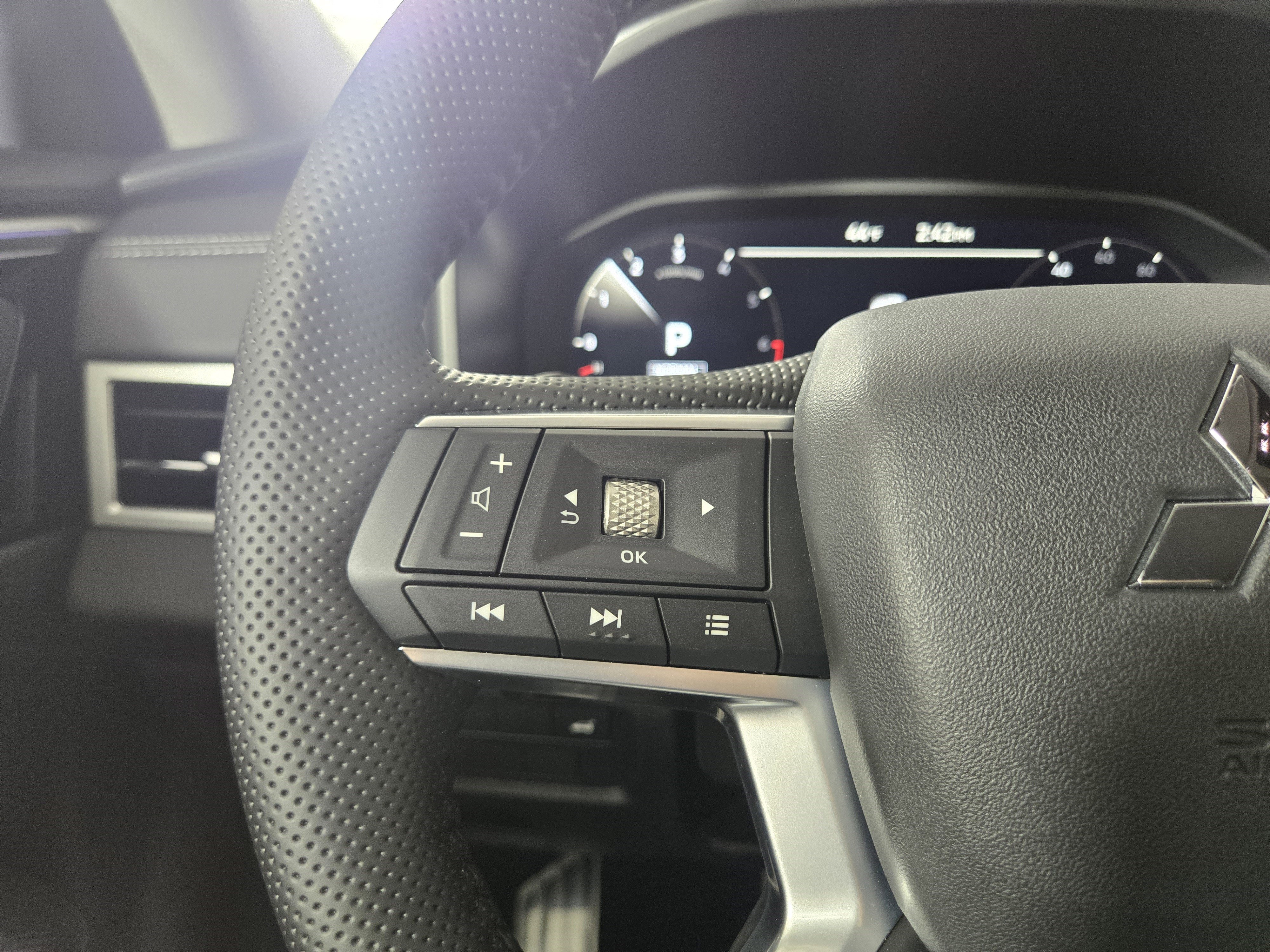 New 2026 Mitsubishi Outlander SEL image 15