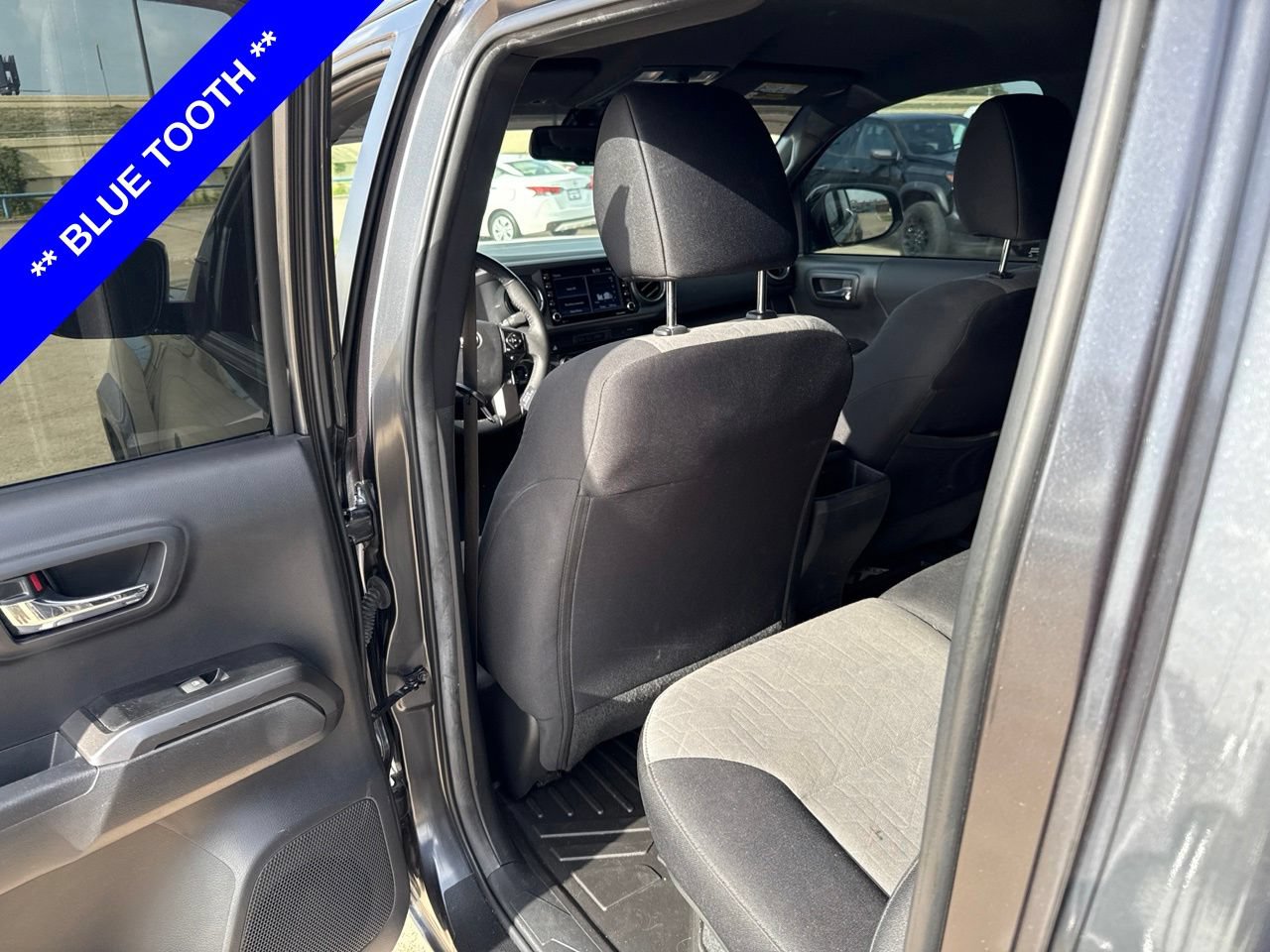 Used 2022 Toyota Tacoma TRD Off-Road AWD/4WD image 7