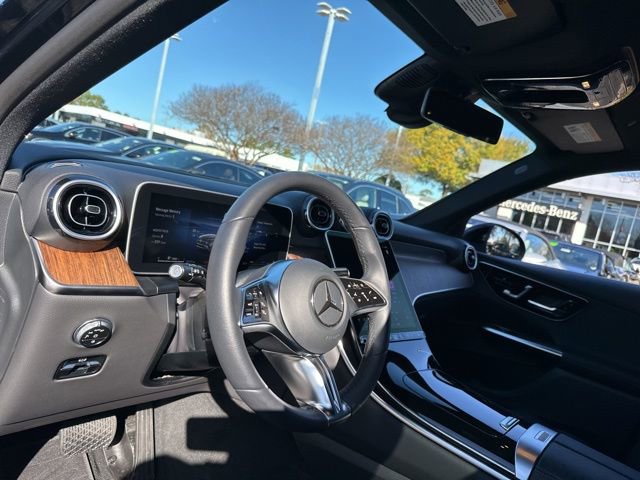 Used 2025 Mercedes-Benz GLC 300 4MATIC image 18