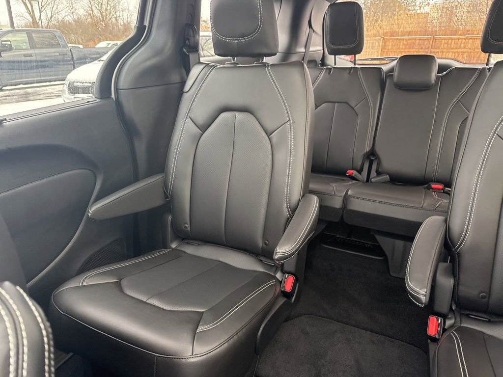 New 2026 Chrysler Pacifica Select image 13