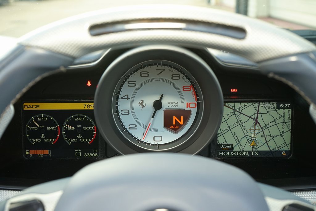 Used 2015 Ferrari 458 Spider image 15