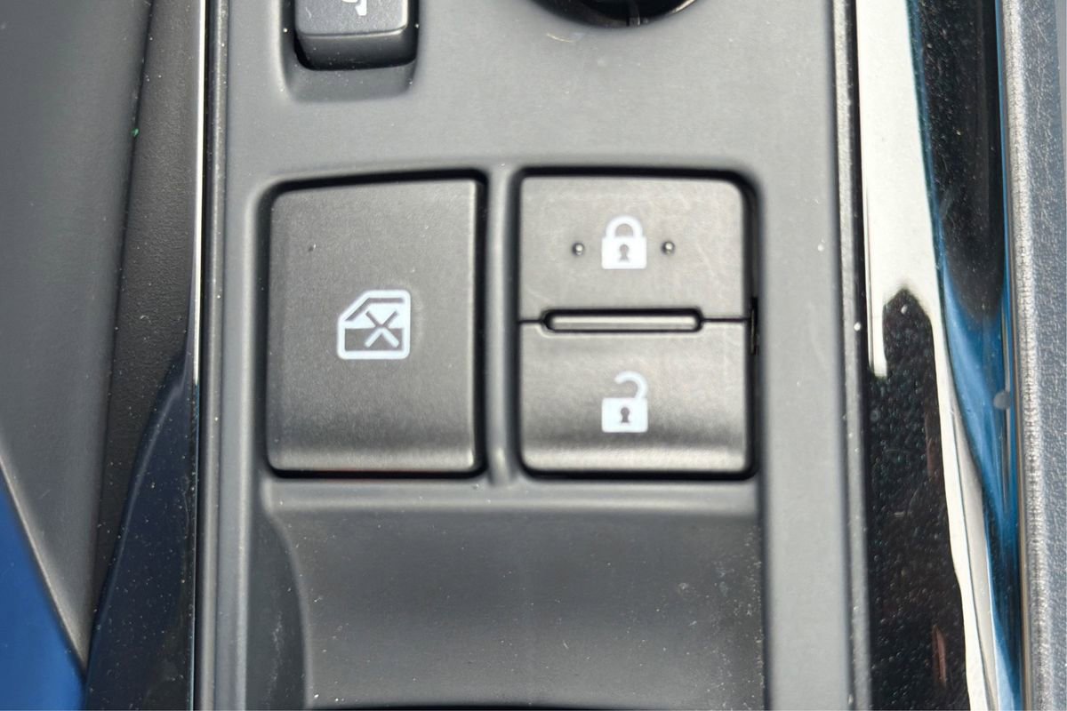 Used 2019 Toyota C-HR XLE image 35