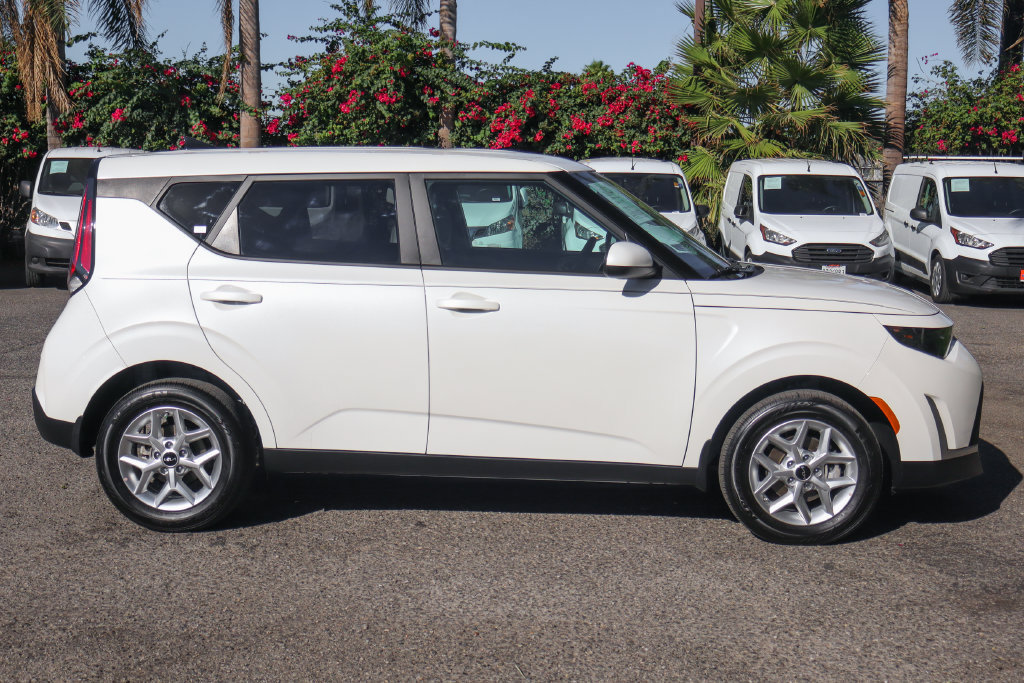 Used 2025 Kia Soul LX w/ LX Technology Package FWD image 10